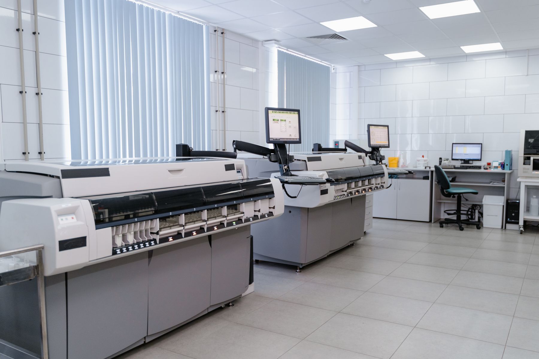 Spazi e macchinari di un laboratorio dedicato alle tecnologie di produzione