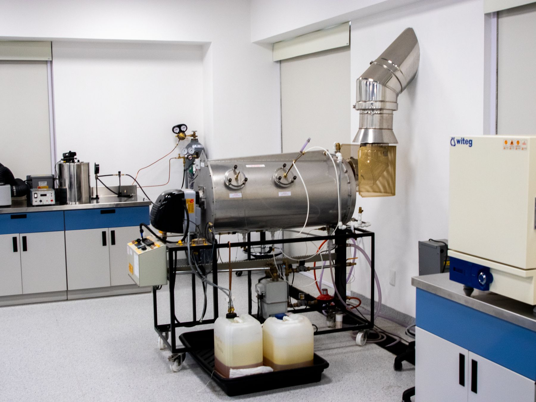 Apparecchiature e infrastrutture di un laboratorio di ricerca industriale